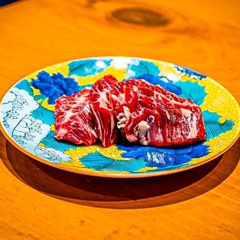 [Aged raw meat] The temptation of sweet meat juice overflowing with every bite...