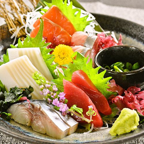 Assortment of 5 pieces of sashimi