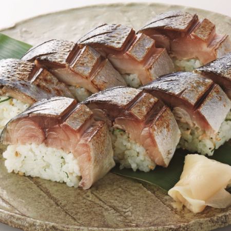 Roasted grated mackerel stick sushi