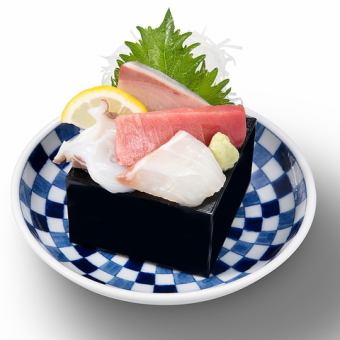 Today's sashimi 4-piece assortment with bluefin tuna