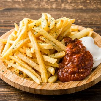 French fries with deer meat sauce and sour cream