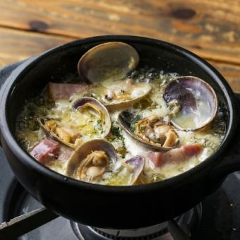 奶油阿吉洛配蛤蜊和厚片培根