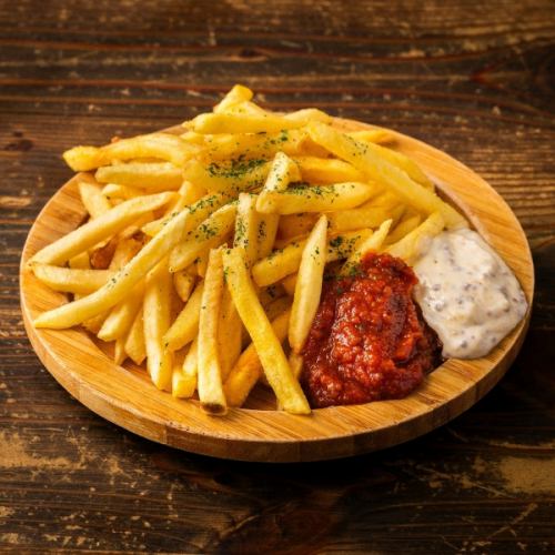 炸薯条配Ezo鹿肉酱和全麦芥末蛋黄酱