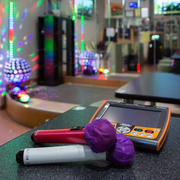 【昼から楽しめるカラオケBAR】気軽にちょい飲みや1次会または2次会にぴったりの場所です。友人や同僚とカラオケで一緒に盛り上がりながら、思い出に残るひとときを過ごせます。また、豊富なドリンクメニューとおいしい軽食もご用意。ぜひ当店で楽しい時間をお過ごしください。お一人様でもグループでも大歓迎です◎