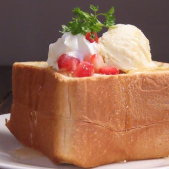 Super voluminous honey toast