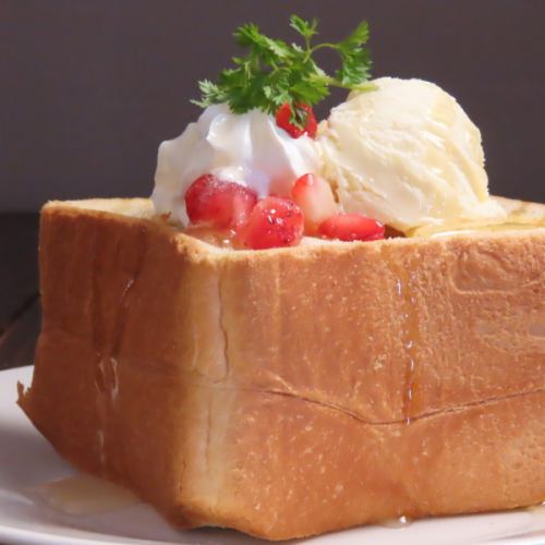 Super voluminous honey toast