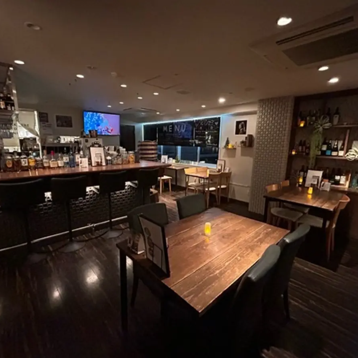 オシャレな店内で美味しいお酒と美味しい料理をお楽しみ下さい♪