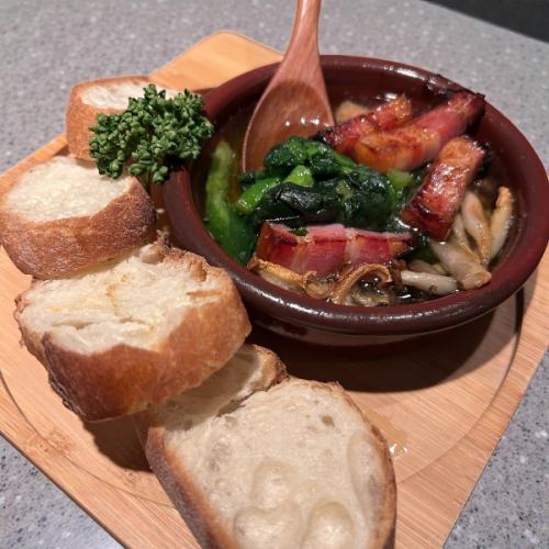 ベーコンと菜の花のアヒージョ