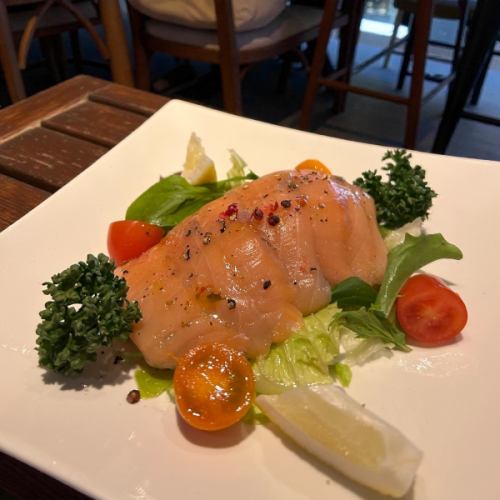 能登スモークサーモンのカルパッチョ