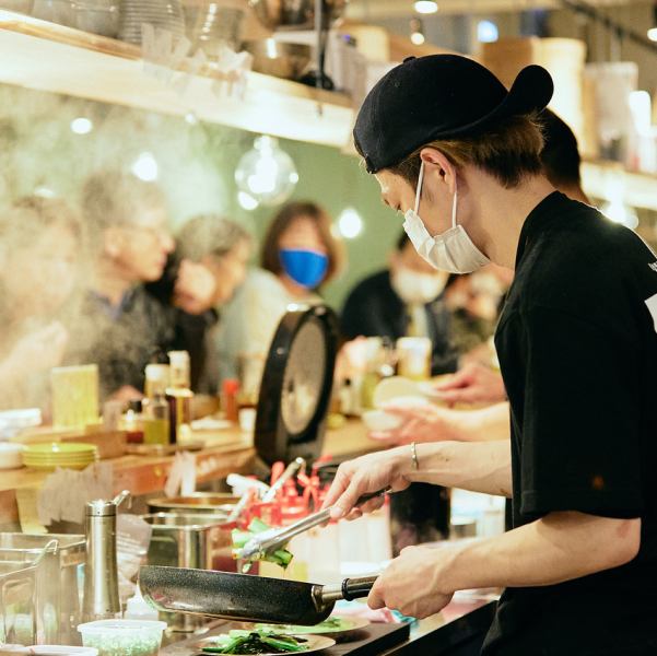 企業や団体様のご利用にも最適な各種宴会コースをご用意しています。豊富なメニューとともに、焼売を中心とした美味しい料理をお楽しみいただけます。大人数での宴会や、会社の懇親会、団体のお集まりにも対応可能で、皆様に満足いただけるお料理とサービスを提供致します。特別なひとときを、ぜひ当店でお過ごしください。