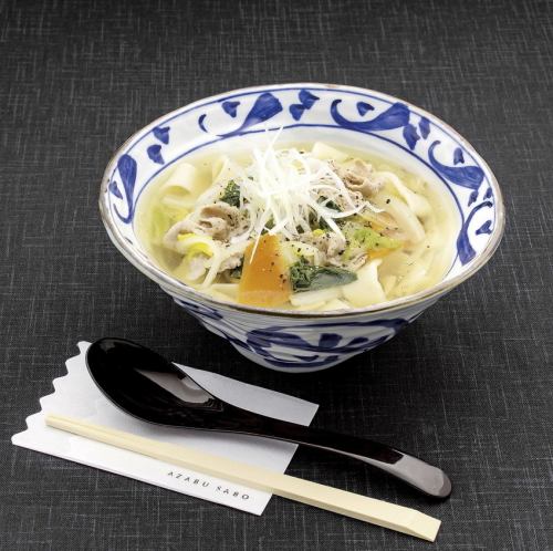 Flat flat udon with pork and Chinese cabbage