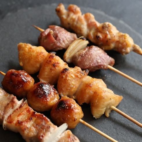 If you want to enjoy yakitori grilled over binchotan charcoal and horse sashimi, Amaken is the place to go!