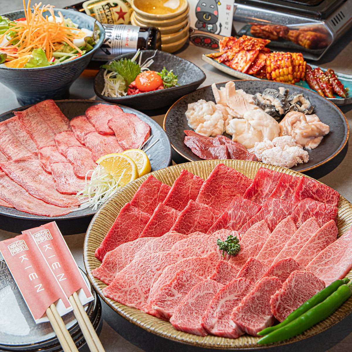 カジュアルなカフェ風空間で特製手作りタレと厳選和牛を落ち着いた空間で味わえます！