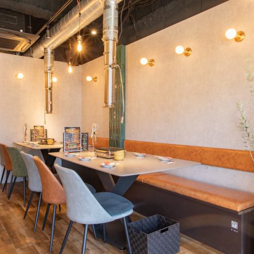 団体様やご宴会利用でもお気軽にご利用いただける広々空間