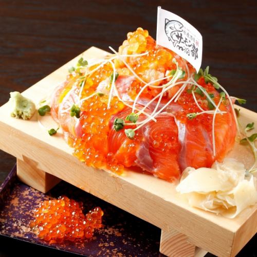 青森サーモン&いくら!!豪華ぶっとびタワー盛り(銀しゃり入り)