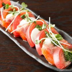 サーモンとモッツァレラチーズのカプレーゼ