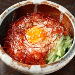 シルバーサーモンの塩麹ユッケ