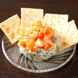 サーモンとアボカドのクリームチーズタルタル