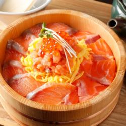 極上青森サーモンとイクラの桶盛り(2~3 人前)