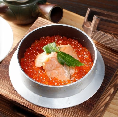 名物!サーモンはらこ釜飯