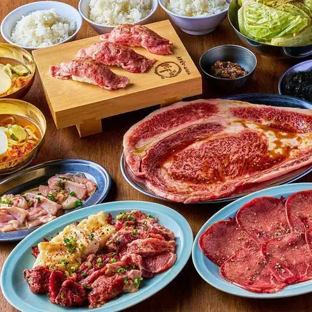 【特選コース】名物はみ出るカルビやホルモンなどお食事15品付き1人/4,990円(税込)