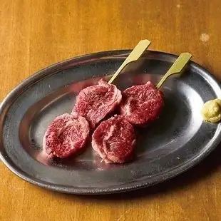おにくじ(牛へれ)一本/並ハラミ