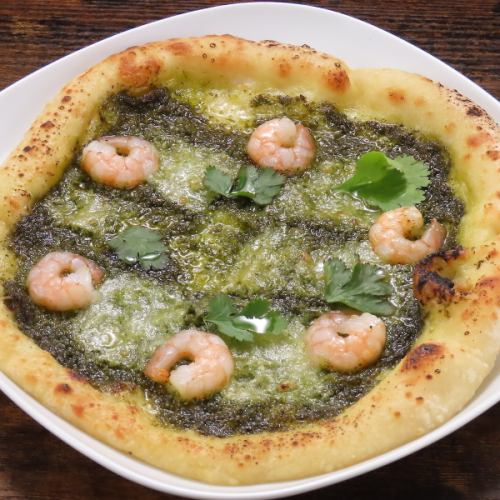 【みんなでシェアして楽しめる♪】自家製野菜の入ったピザ