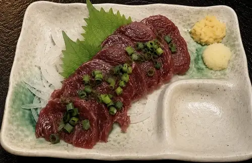 Medium-marbled horse sashimi
