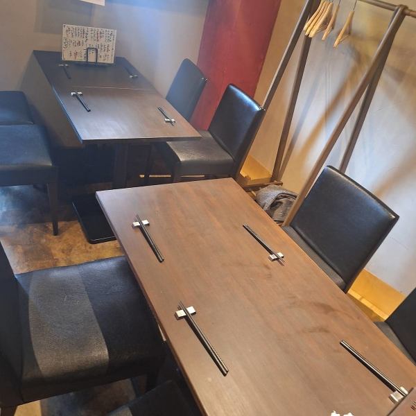 大人が集う隠れ家的な雰囲気が漂う店内。静かで心地よい空間は、友人や大切な人との食事をより特別なひとときにしてくれます。