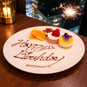 [Perfect for birthdays and anniversaries!] Surprise them with a dessert plate featuring a personalized message.