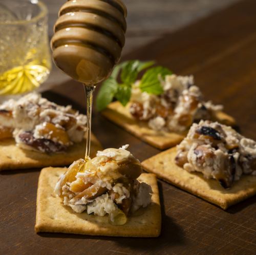 Cream cheese with honey and nutcrackers