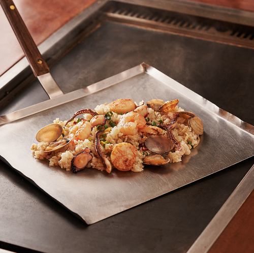 鉄板海鮮ガーリックライス