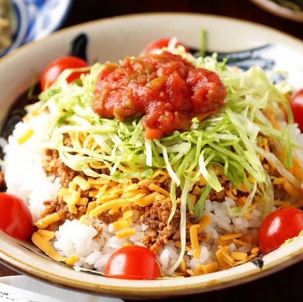 [Recommended dish] Taco rice with a delicious taste that you won't get tired of eating many times ☆ 748 yen (tax included)