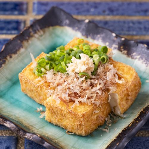 Freshly fried homemade "thick fried tofu" and "simmered chicken liver"