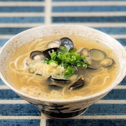 For the final course, try the udon noodles with plenty of clams.