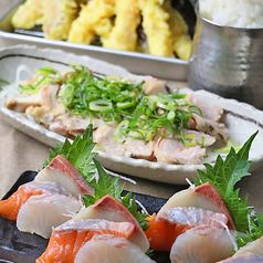 [All-you-can-drink set] Yodare chicken, 3 kinds of sashimi, and 3 kinds of tempura for 1,900 yen~♪