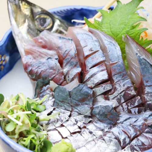 Live-killed horse mackerel sashimi