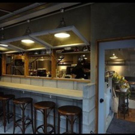 お洒落な店内は女子会やデート、誕生日にも◎