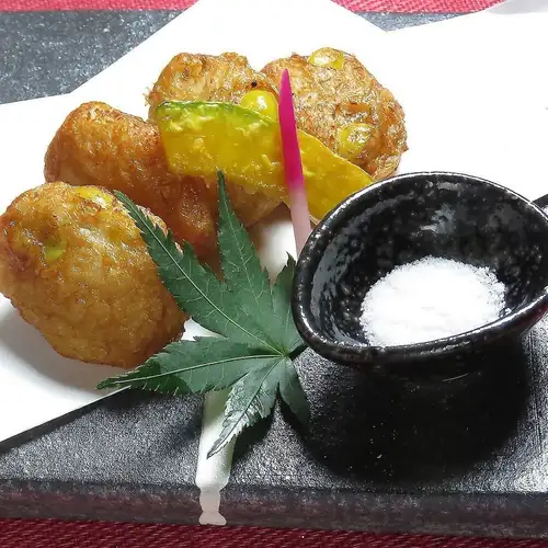 治五郎的特色菜：时令萨摩炸鱼饼