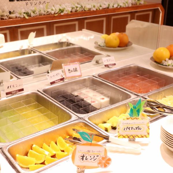 [Limited to the Mito store] The salad and drink bar is very popular! We offer a wide variety of fresh vegetables. We also offer 3 types of desserts that change daily.Homemade cupcakes are also available at night.(limited quantity)
