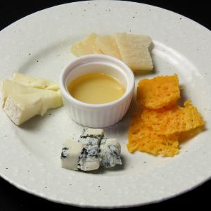 4種チーズ盛合せ