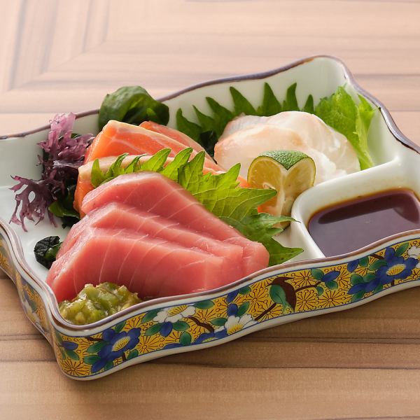 毎朝東山市場で仕入れる新鮮なお魚を使用した『本日のお造り盛合せ』！