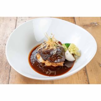 牛ほほ肉の赤ワイン煮
