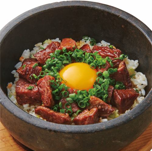 Meat covered stone pot fried rice