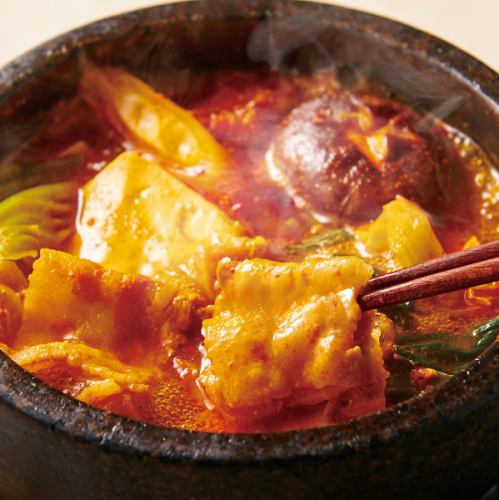 石焼き旨辛豚キムチ鍋