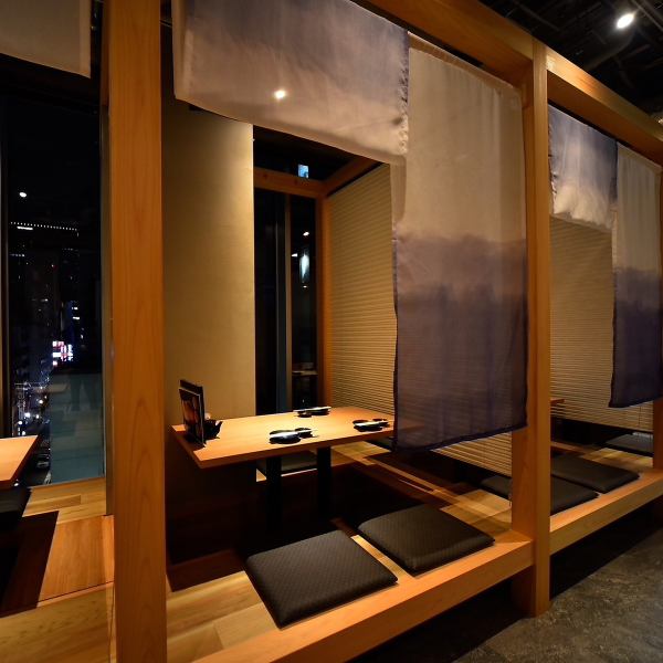 For 2 to 4 people, for 4 to 6 people, for 6 to 10 people, for 20 to 30 people, etc ... Private room seats that can be used according to the number of people.You can spend your time without worrying about the customers around you.
