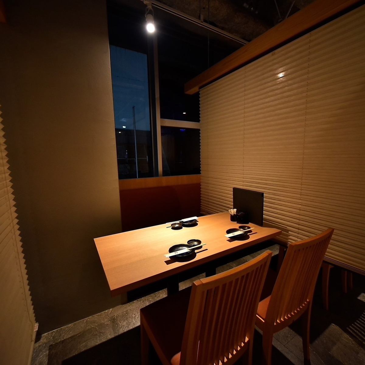 Private room seats that can be used by 2 people are ideal for dates ♪ * The image is an affiliated store