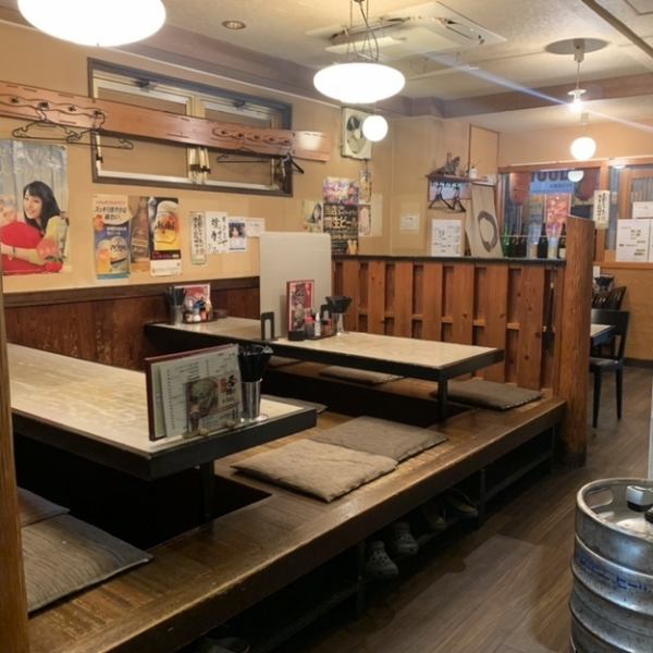 昭和レトロな和空間が自慢☆掘りごたつの小上がり席は8名～24名様までご利用可能！忘年会に最適◎
