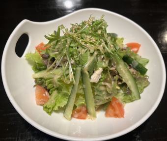 蒸し鶏のゴマだれサラダ