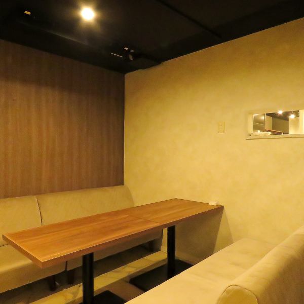 【人気の個室席♪】最大10名様までご利用可能です。人気のお席ですのでご予約はお早めに！女子会や合コン、少人数での各種ご宴会に是非ご利用ください！